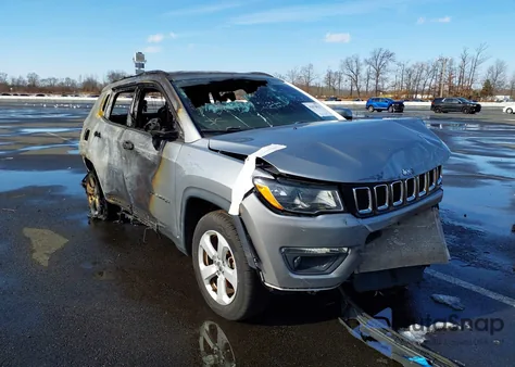 2019 Jeep Compass Latitude 4X4 из США, поврежденный, VIN 3C4NJDBB8KT847654